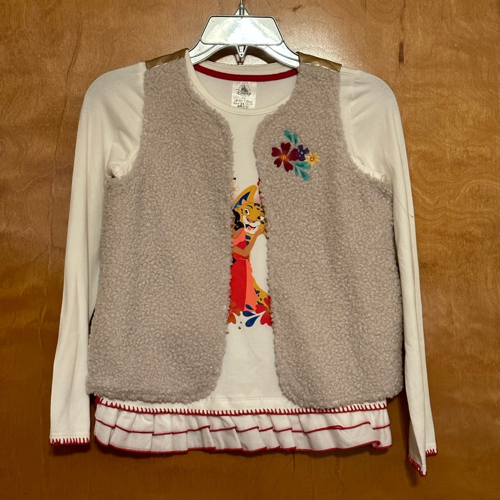 Beautiful top and vest.